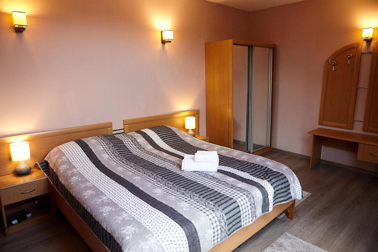 Apartament Rozelor Brasov Exterior photo