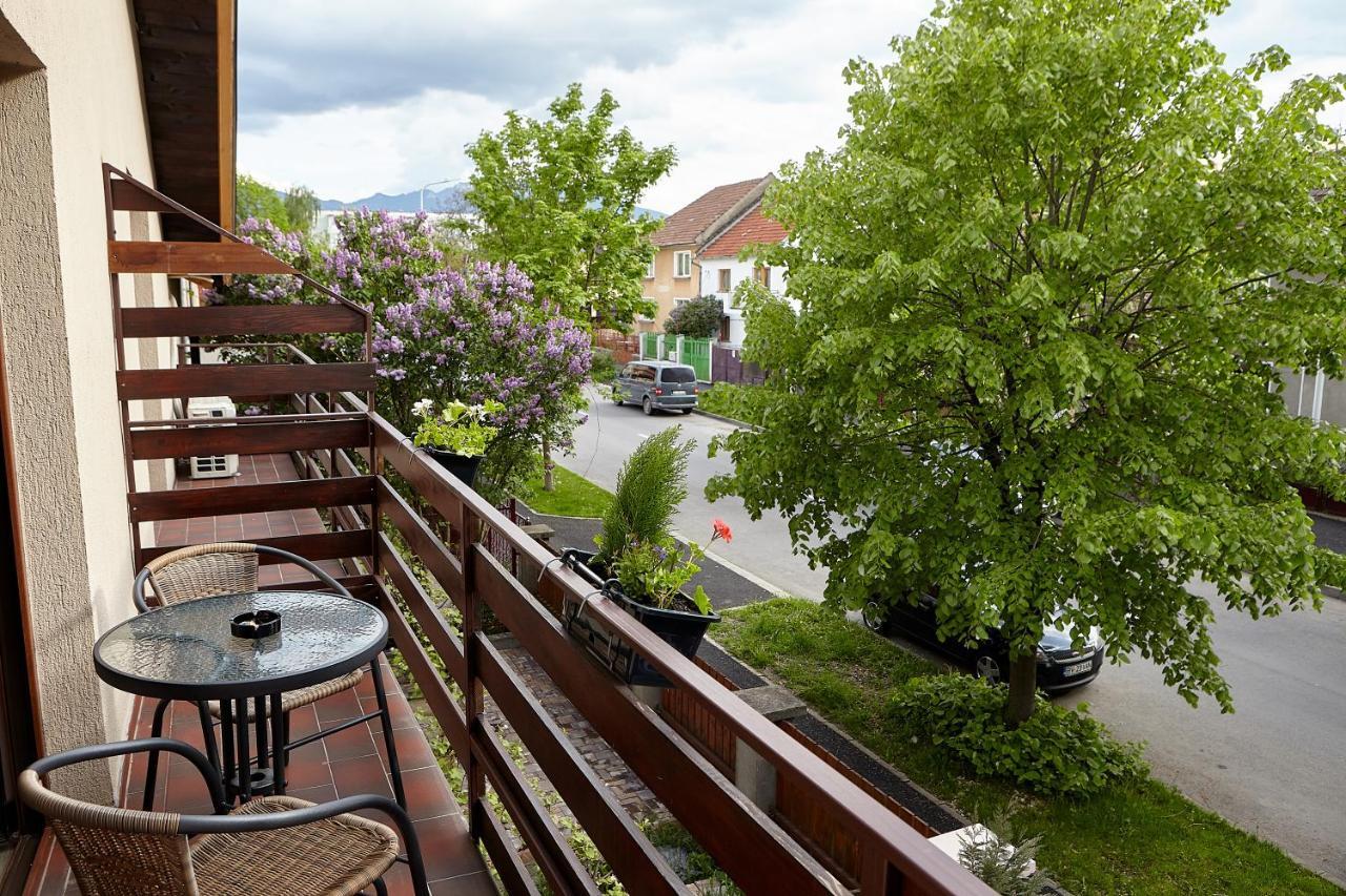 Apartament Rozelor Brasov Exterior photo