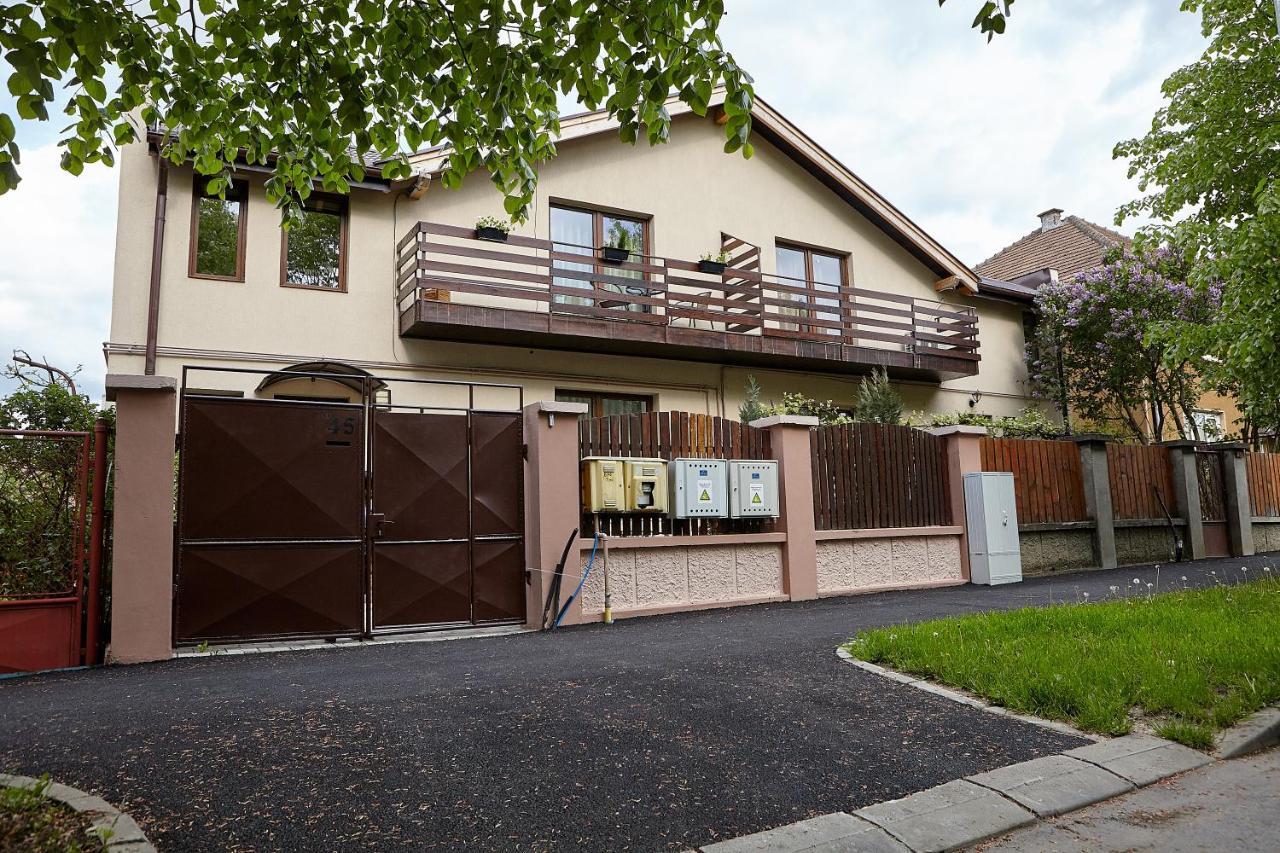 Apartament Rozelor Brasov Exterior photo